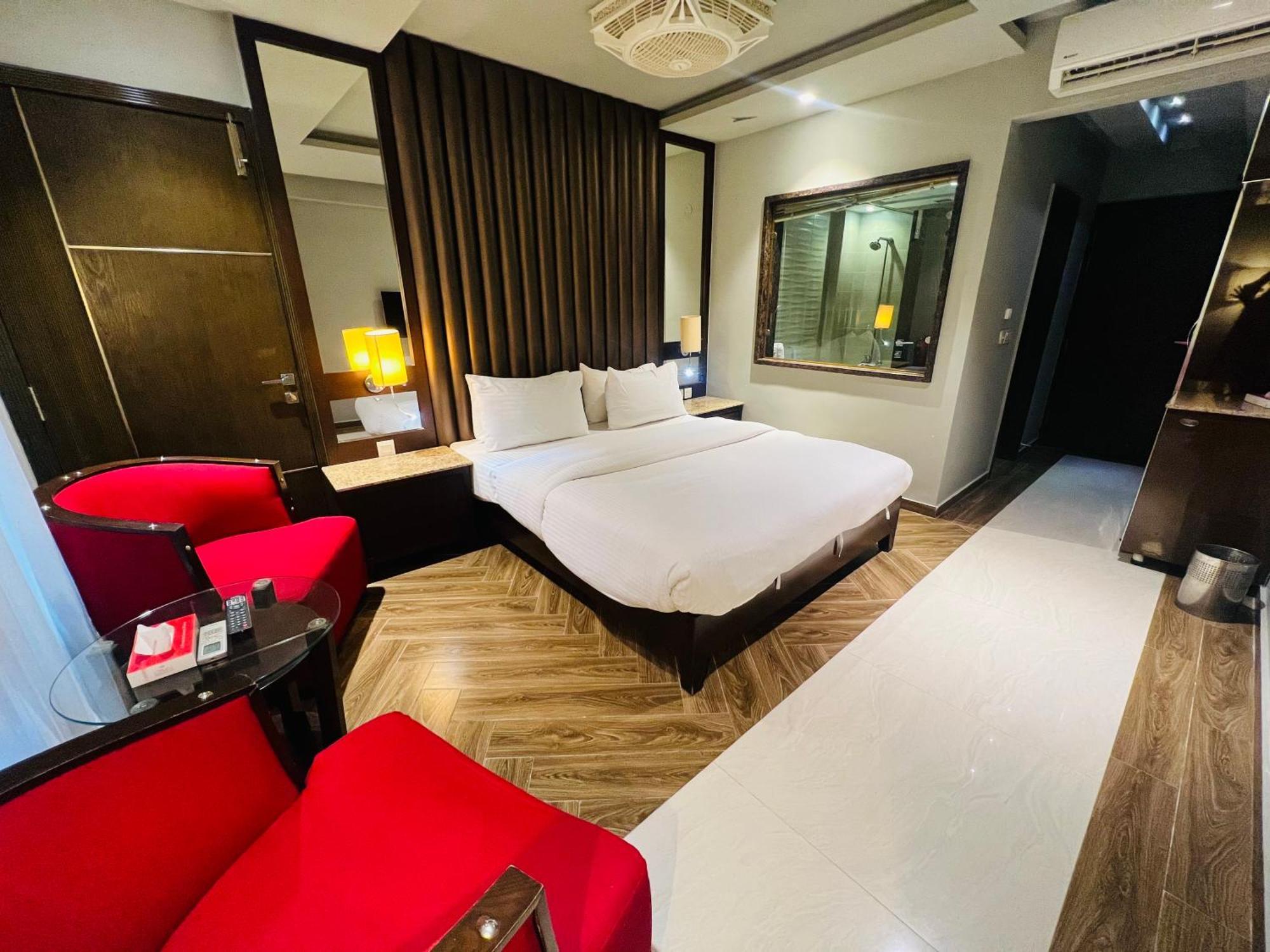 Lahore Continental Hotel エクステリア 写真